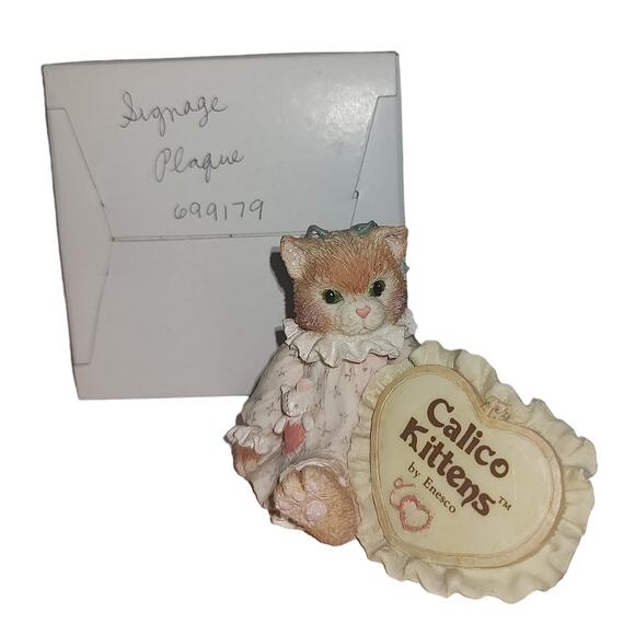 Enesco Calico Kittens Love Heart Signage Plaque 1992 #699179 Ruffle Cat Figurine - Picture 1 of 9